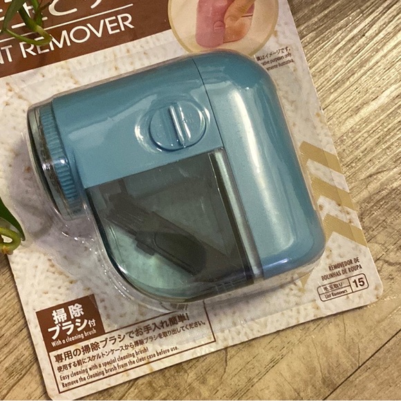 Electric Handheld Lint Remover in Baby Blue NIB - Picture 2 of 2